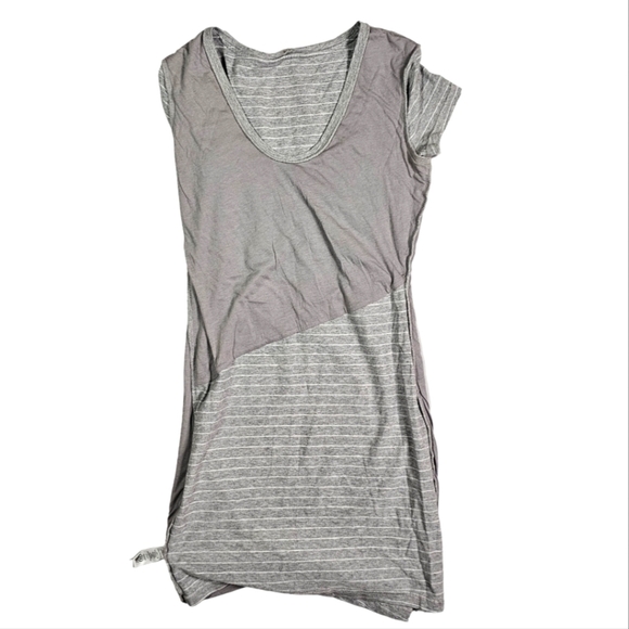 Athleta Grey Striped Fitted Midi Dress Size X Small Scoop Neck Short Sleeve - Picture 4 of 4